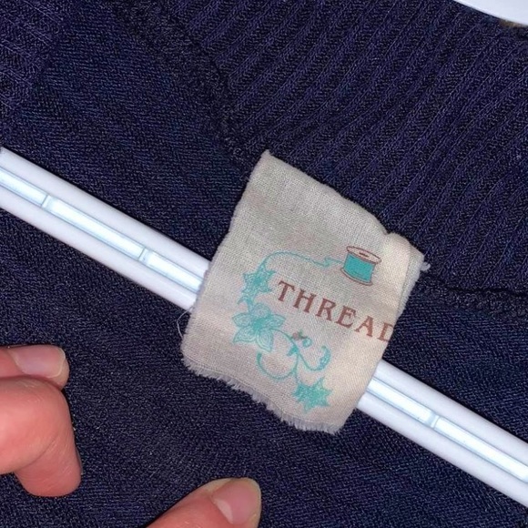 Thread buttoned down shirt - Picture 2 of 2